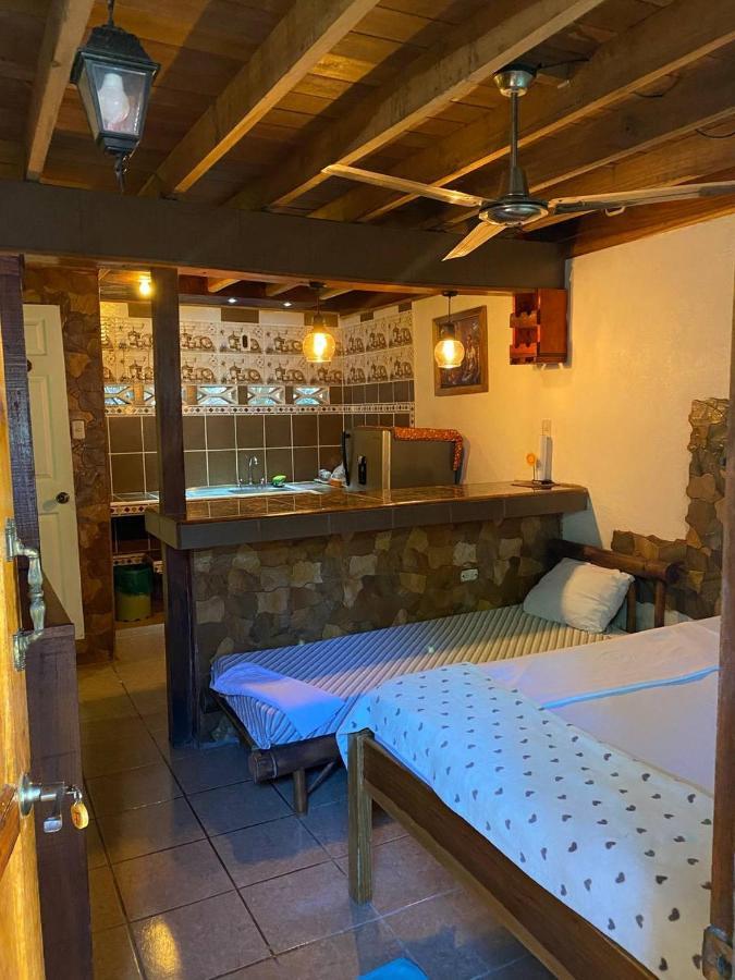 Hostal Cecilia Puerto Viejo de Talamanca Экстерьер фото