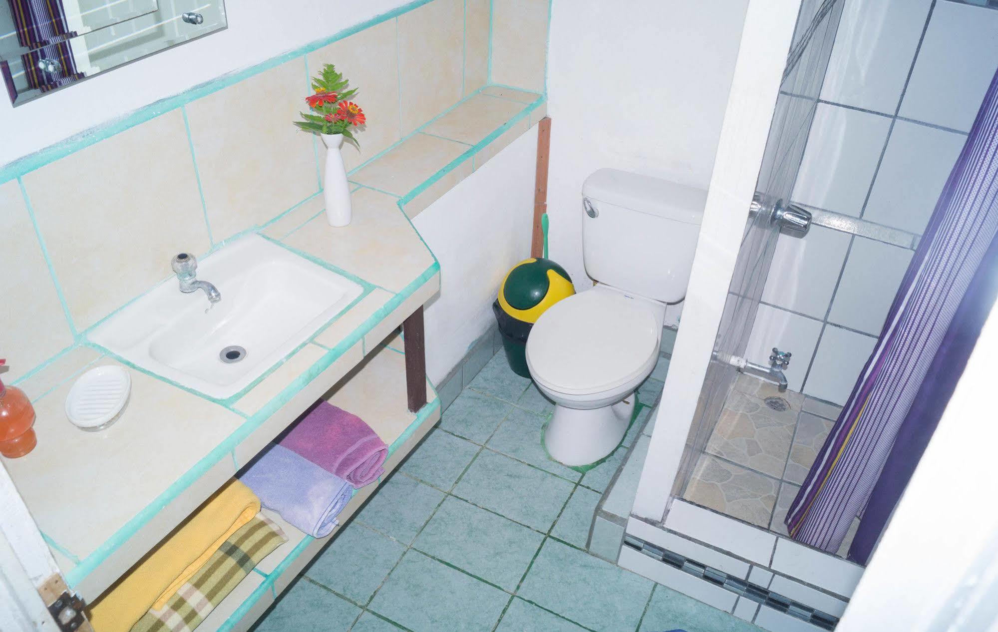 Hostal Cecilia Puerto Viejo de Talamanca Экстерьер фото