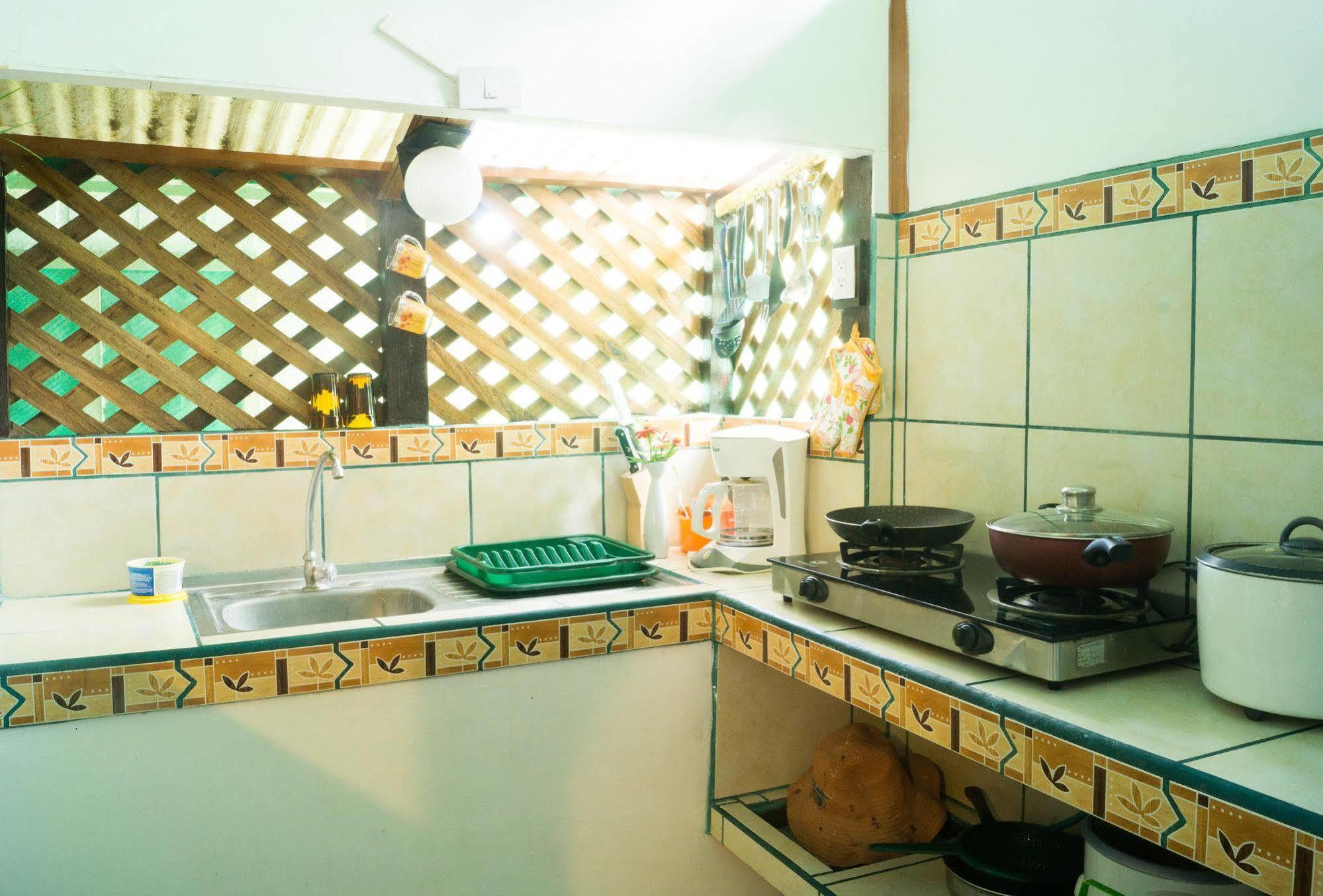 Hostal Cecilia Puerto Viejo de Talamanca Экстерьер фото