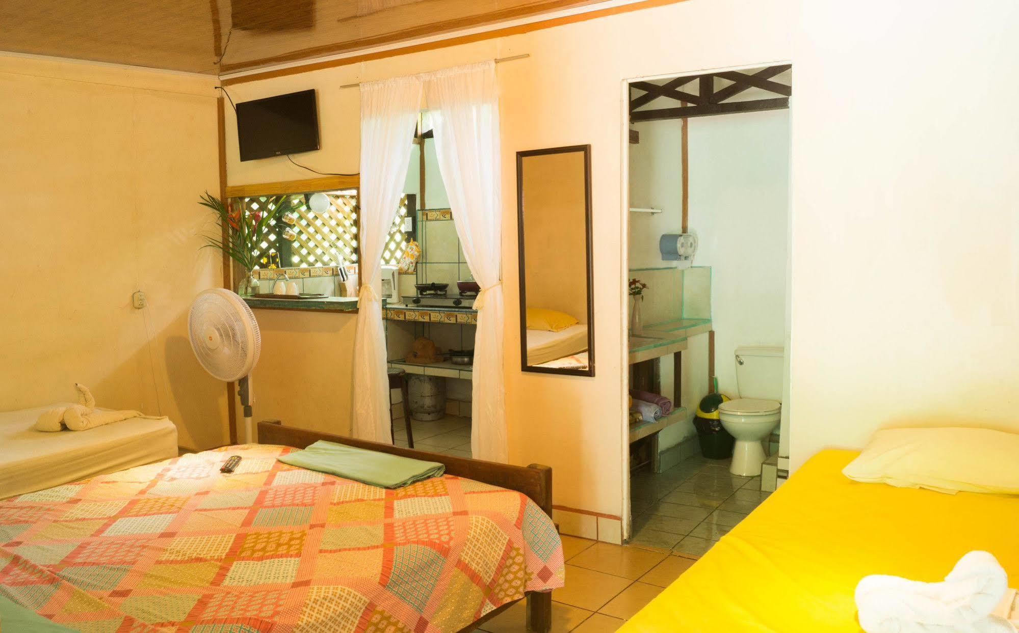 Hostal Cecilia Puerto Viejo de Talamanca Экстерьер фото